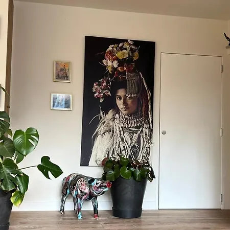 Urban Art House Villa *